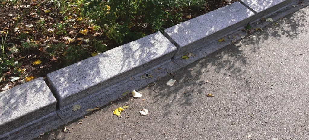 BURKOLATOK A kültéri vízáteresztő burkolatok építése során a termett talaj (tükör) eltávolítása után a többnyire zúzottkő anyagú, kötőanyag nélküli, úgynevezett hajlékony alap megépítése következik: