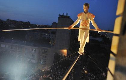 Hullahopp karika show 16 Élőszobor és