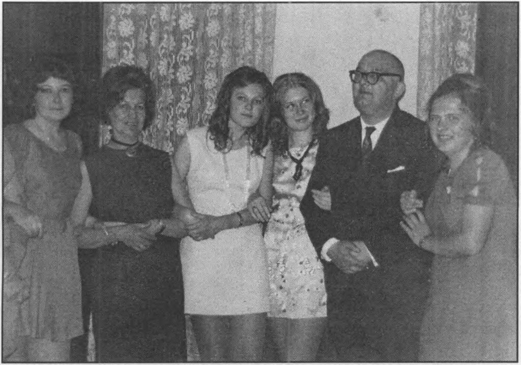 Júlia, Mihalecz Éva,