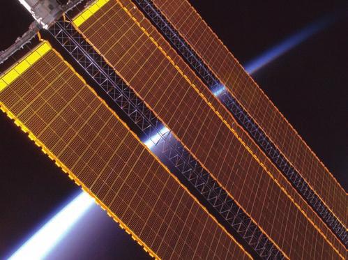 Űrállomások nagyméretű napelemtábláinál is érzé kelték azt a forgató nyo ma tékot, ami a fény nyo más ból adódott.