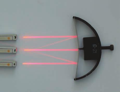 A tapasztalat szerint a fényvisszaverődés tör vénye: A visszavert fénysugár a beeső fénysugár és a beesési merőleges által meghatározott síkban van. A visszaverődési szög egyenlő a beesési szöggel.