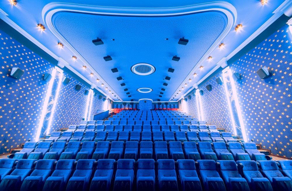 - Végül, néhány apró érdekesség - Magyarországon jelenleg nincs Atmos magassági csatornával felszerelt mozi, így ezt a formátumot hamarabb hallgathatjuk meg high end házimozi kereskedők