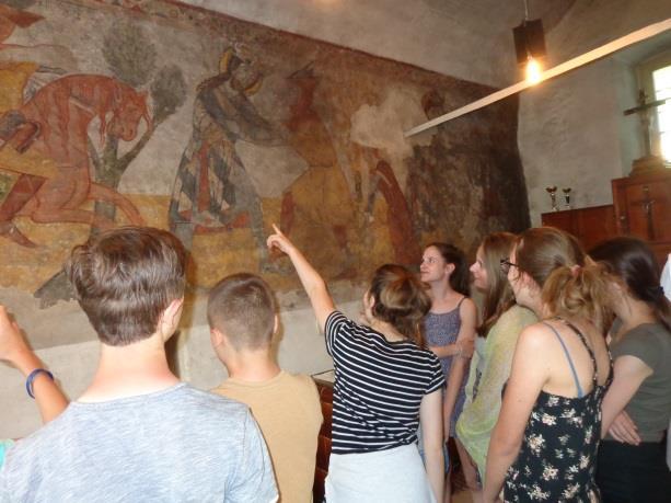 kívül megnézhettük a sekrestyében a rajzkönyvünkben is benne lévő, gimnáziumi rajz érettségiben is szereplő Szent László freskósorozatot.