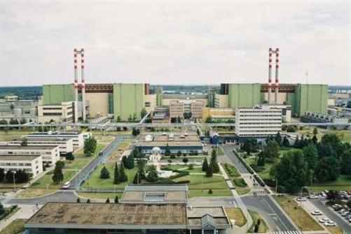 Slika 16. Pogled na Nuklearnu elektranu Paks i njenih blokova blizanaca (13) Legenda 1. Glavna pogonska zgrada broj I 2. Glavna pogonska zgrada broj II 3. Zdravstvena stanica i laboratorija 4.