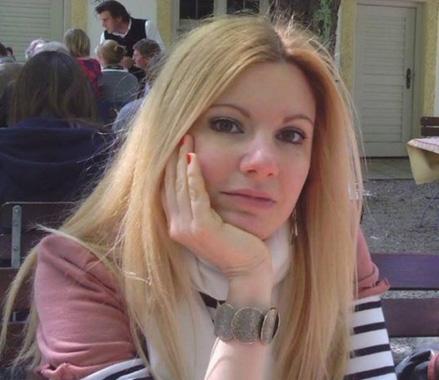 Ex libris ЈАГОДА: Упознала сам га код другарице. Он је био најбољи друг њеног дечка. НЕРАНЏА: Упознала сам га кад је дошао да проси моју сестру, али она није хтела, па се он пребацио на мене.