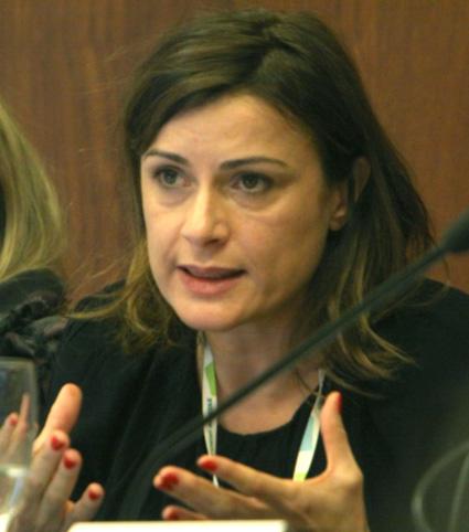 Биљана Србљановић списатељица драме Принцип (Мали ми је овај гроб) Између паничне храбрости, жеље за побуном и опште резигнираности После извођења Београдске трилогије на Позорју пре доста година,