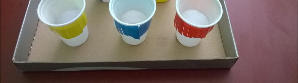 Štapići se razvrstavaju po boji u času sa odgovarajućom bojom.