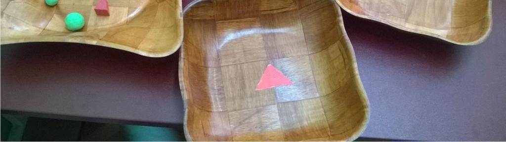 Trodimenzionalne geometrijske figure se razvrstavaju prema boji i obliku u