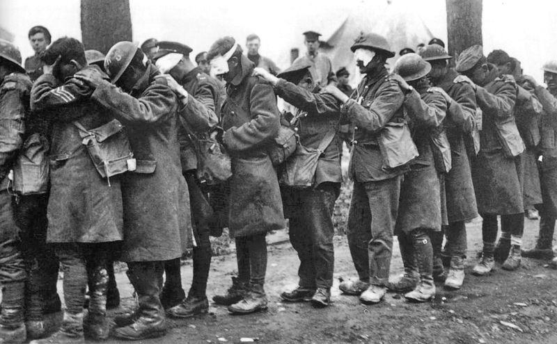 Енглески војници повређени у гасном нападу, 1918.