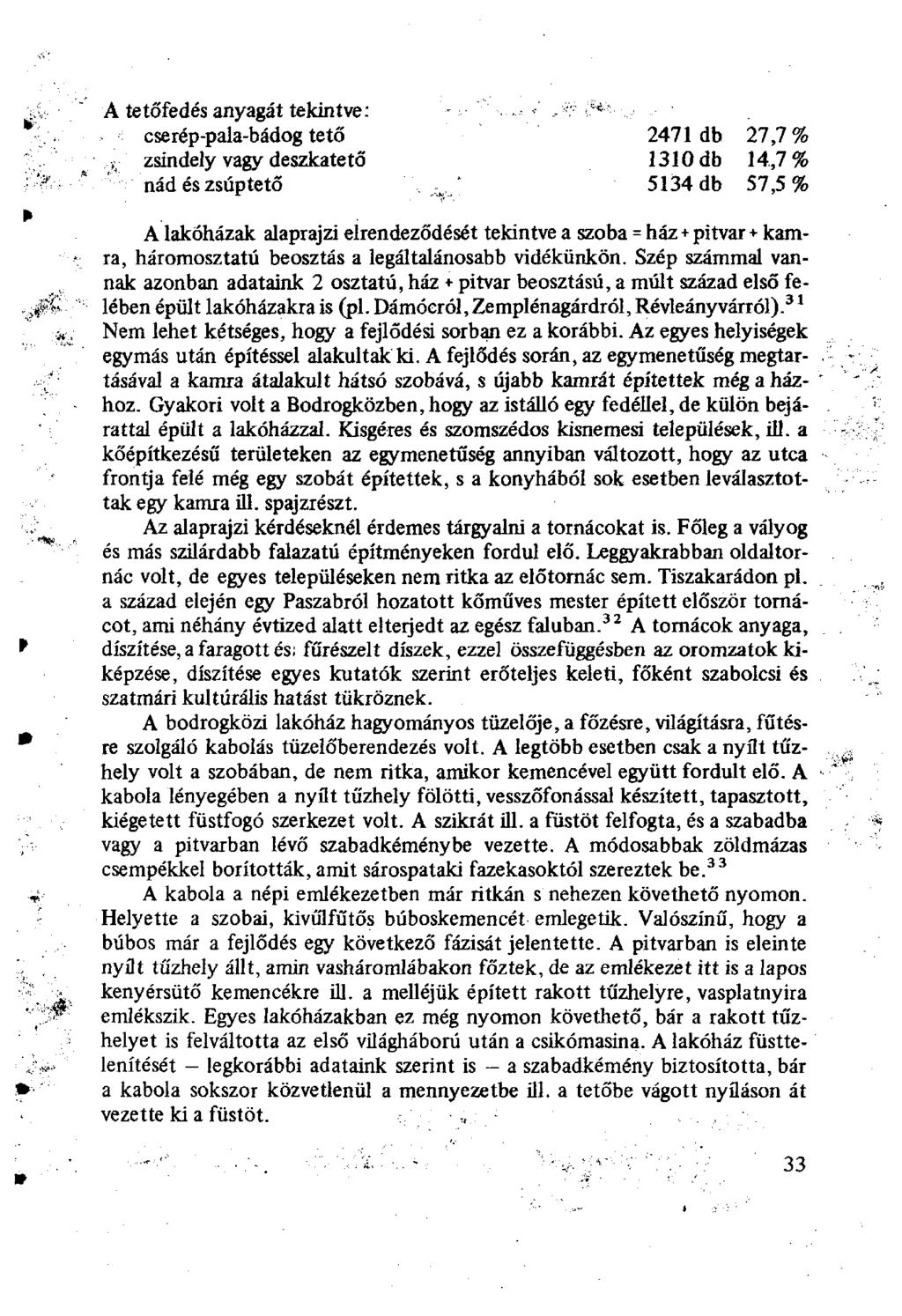 A tetőfedés anyagát tekintve: cserép-pala-bádog tető 2471 db 27,7% zsindely vagy deszkatető 1310 db 14,7% nád és zsúptető 5134 db 57,5% A lakóházak alaprajzi elrendeződését tekintve a szoba =