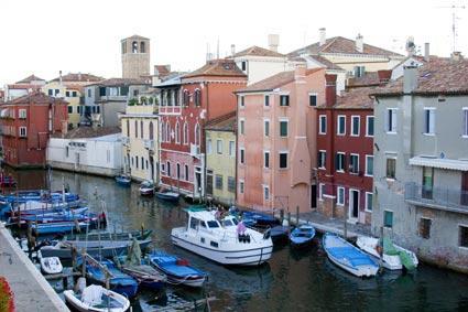 A 118 szigetre épült Velence, Murano, Burano, Jesolo, Chioggia és más kisvárosok