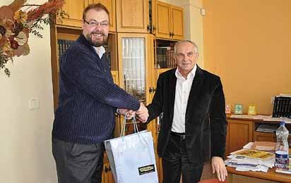 Vaše námety, píšte, mailujte, volajte! % 047/451 17 77, grandprixlc@zoznam.sk Tesne pred Štedrým dňom si vedenie firmy TECHNOGYM, E.E., s.r.o. Malý Krtíš spomenulo aj na detských pacientov.