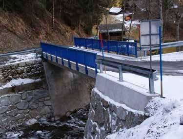 Das Brückengeländer konnte direkt auf die Betonfertigteile montiert werden.