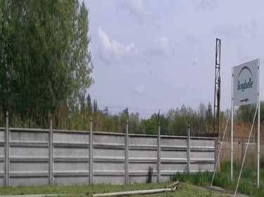 SW Sikerprojekt MAGASÉPPTÉS Kerítés, Békéscsaba A népszerű konzervgyár telephelyfejlesztésbe kezdett, ezért az új terület körbekerítéséhez a