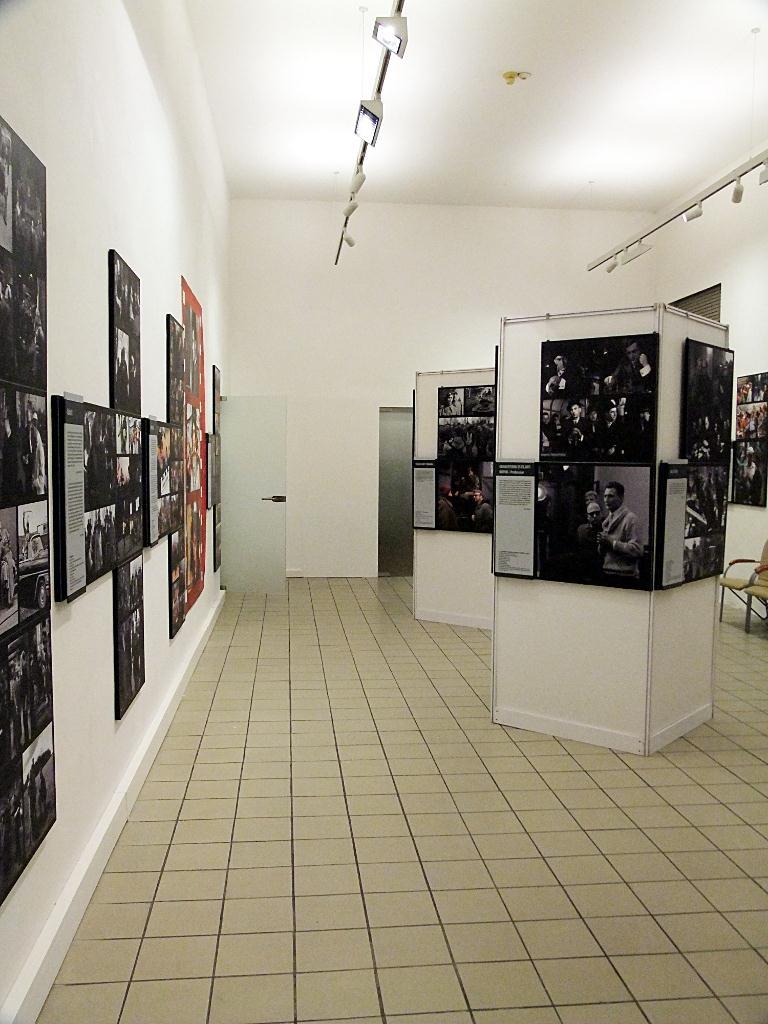 Jerzy Hoffman. A történelem vonzásában Jerzy Hoffman rendező születésének 80. évfordulója alkalmából Életmű-kiállítás nyílt a Lengyel Intézetben (Budapest 1065, Nagymező u. 15.). A kiállítás 2012.