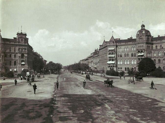 THE ANDRÁSSY AVENUE WITH KODÁLY S FLAT at the beginning of 20th