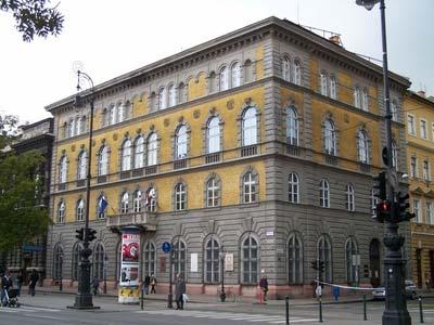 The budilding of the Old Academy of Music with Liszt s flat on the first floor (with balkcony)
