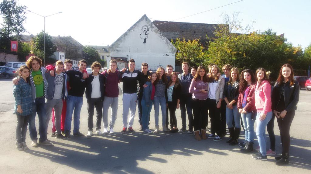 Новинарска секција је и ове јесени организовала сусрет наших ђака и вождовачких гимназијалаца. Двадесетак наших ученика је октобра 2014. било у посети братској гимназији из Београда.