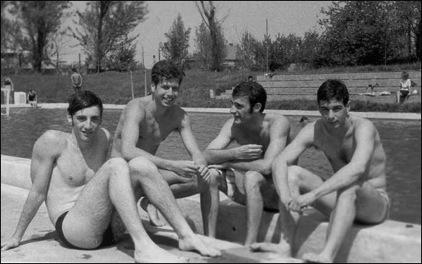 BERNSTEIN IMRE (ITZHAK), numit Dika, n. 1945 Timișoara, a emigrat în 1963 în Israel, locuiește la Petah Tikvah.