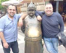 Gazeteci Serkan Hacıoğlu, Budapeşte de kendilerini Türkiye de gibi hissettiklerini, misafirperverliğinden dolayı Yaşayan Anadolu Vakfı yöneticileri adına başkan Şener