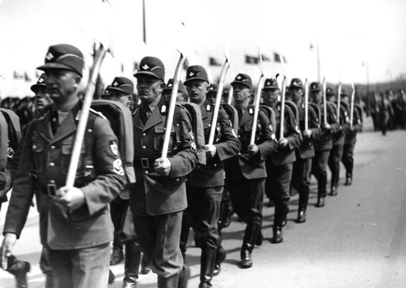 Definitionen: Reichsarbeitsdienst: der vor Antritt des Militärdienstes zu leistende halbjährige Pflicht- Arbeitsdienst Deutsche Arbeitsfront: Einheitsorganisation der Arbeitnehmer und Arbeitgeber a)