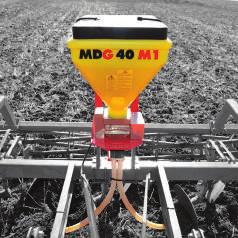 Multidozator MDG 40 M1 MDG 100 M1 Multidozatorul MDG oferă prin structura sa compactă și dozarea exactă condițiile ideale pentru aplicarea fără aer a semințelor respectiv a granulelor.