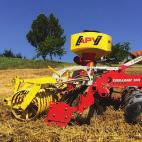 Astfel este posibilă o aşternere exactă a materialului de însămânţare chiar şi pe vânt! Lăţime de lucru... 1-6 m cu suflantă electrică dublă, 8 ieşiri... 1-7 m cu suflantă hidraulică 8 ieşiri.