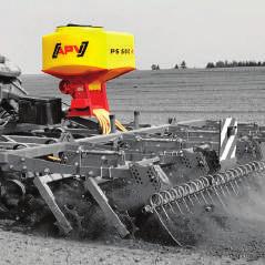 Semănători pneumatice PS 500 M2 PS 500 M2 este un echipament care se poate utiliza îndeosebi pentru fermieri cu suprafețe mari de cultivat și subcontractori, deoarece se pretează pentru utilizarea