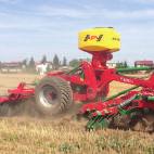 (opțional) Contor de hectare, test automat de calibrare 2 Rezervor ataşat durabil și stabil Regletă de borne pentru o echipare ulterioară cu senzori semănătoare pneumatică 04003-1-002.