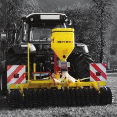 Tăvăluguri pentru pajiști GW 250 M1 GW 300 M1 Pentru ferme profesionale de cultivare a pajiștilor și a terenurilor agricole, tăvălugurile Cambridge sau dințate de la APV sunt echipamentul perfect