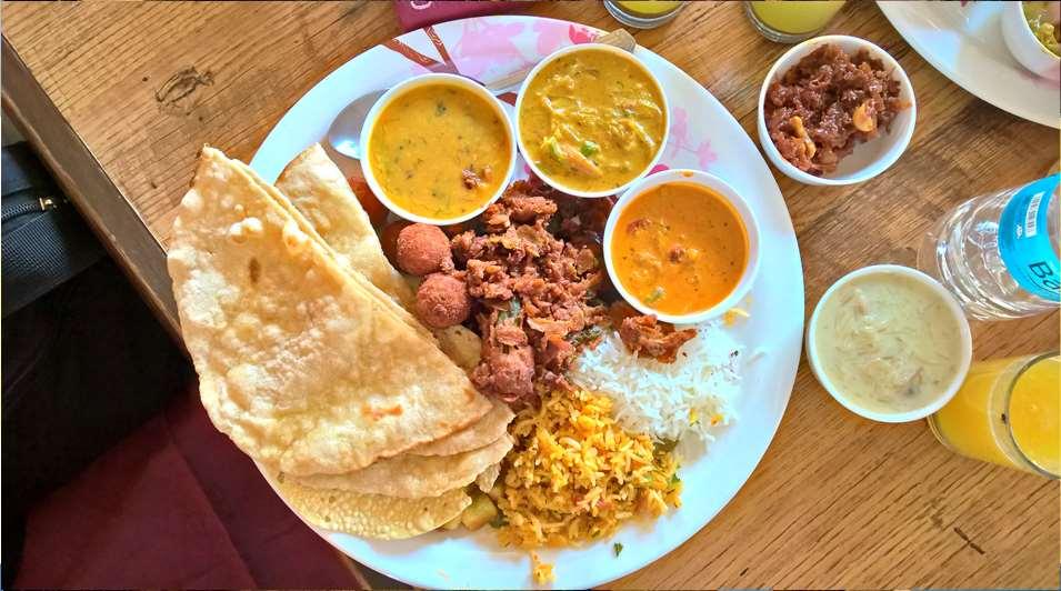 nap: Utazás és Delhi Az első nap délutánján indulunk Budapestről és másnap hajnalban érkezik a repülőnk Delhibe.