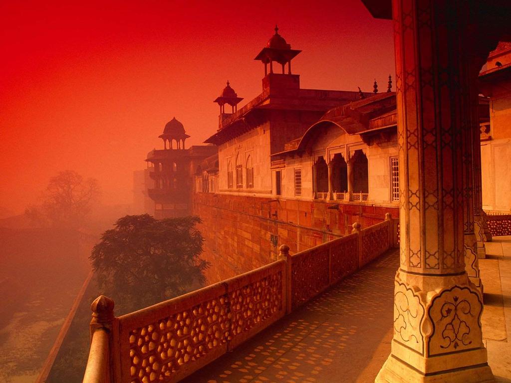 Az ebédünket már Vrindávanában fogyasztjuk el. Vrindavan az 5000 templom városa és India egyik legfőbb szent helye.