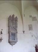 Construcţia actuală pe un nivel a fost realizată în sistem constructiv cu zidărie de
