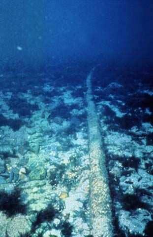 hajó kettészakított egy tenger alatti kábelt.