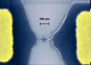 Alkalmazások graphene transistor: IBM, 2010 február on and off rate of 100 gigahertz Jobb, mint a szilícium alapú