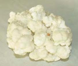 Întocmit: Rodica Vasile, Maria Ocrain 8. Sare recristalizatã - (NaCl). Salina de la Slãnic Prahova. Clorurã de sodiu naturalã. L: 23 cm, LA: 15 cm, H: 10 cm. Miocen.