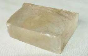 Întocmit: Viorel Ciuntu 12. Halit (sare gemã, sare de bucãtãrie). Ocna Sibiului. Clorurã de sodiu naturalã. 13 x 9 x 4 cm; gr=551 g. Badenian.