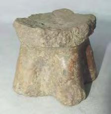 19. Fragment de vas. Lunca-Poiana Slatinei, com. Vânãtori- Neamþ, jud. Neamþ. Lut ars. H: 98 mm; DB: 100 mm. Neolitic, Starcevo-Criº.