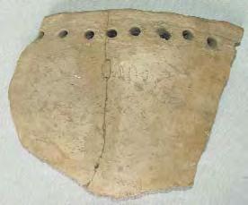 23. Fragment de vas. Lunca-Poiana Slatinei, com. Vânãtori- Neamþ, jud. Neamþ. Lut ars. H: 172 mm. Neolitic, Starcevo- Criº.