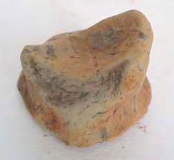 Are fundul discoidal, corpul vasului este tronconic, iar partea superioarã lipseºte din vechime. Fragmentul este de tip briquetage, tipul B1. CMB, B2485. Întocmit: Mugur Andronic, Ion Mareº 28.