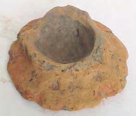 Localitate Cacica, jud. Suceava, punct Salina. Lut. H: 3,4 cm; DB: 5,7 x 4,9 cm. Eneolitic, Cultura Cucuteni.