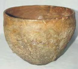 Vas tronconic. Târpeºti-Râpa lui Bodai, com. Petricani, jud. Neamþ. Lut ars. H: 85 mm. Eneolitic, Precucuteni. Vas ceramic. Modelat din pastã omogenã, bine arsã.