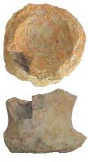 51. Fragment de vas. Pãuleni Ciuc - Ciomortan, jud. Harghita, Dâmbul Cetãþii. Lut, cioburi pisate. H: 6,5 cm; GR. max.: 12 cm. Eneolitic; Cultura Cucuteni-Ariuºd.