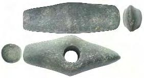La ambele capete se observã urme de utilizare (lovire repetatã). Piesa a fost depusã într-o groapã (depunere ritualã). MCR, 3043. Întocmit: Dan Buzea 57. Lamã. Biborþeni, comuna Biborþeni, jud.