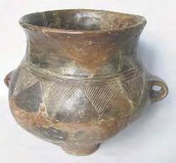 68. Vas bitronconic. Poduri-Dealul Ghindaru, jud. Bacãu. Lut ars. H: 136 mm; DM: 132 mm. Epoca bronzului, Costiºa. Vas de dimensiuni medii, cu marginea evazatã ºi pereþii uºor bombaþi.