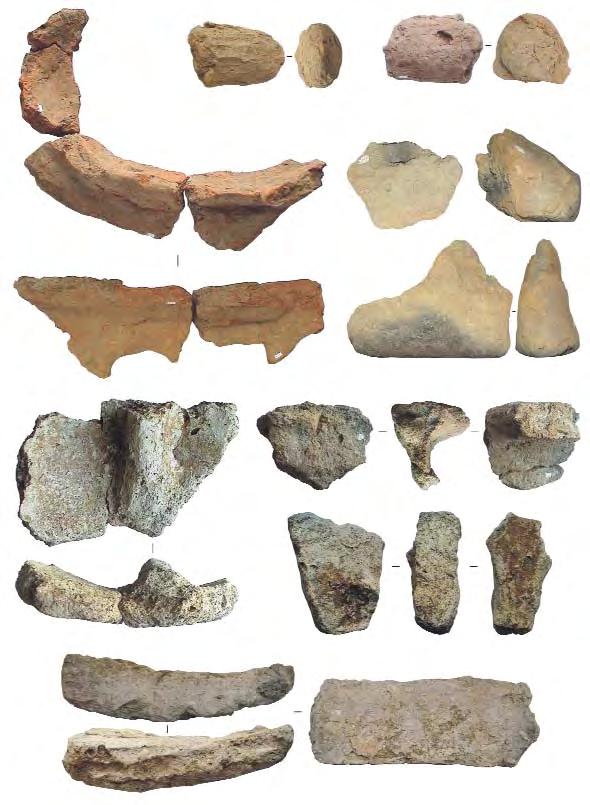 71. Fragmente de vase masive. Olteni Situl A, comuna Bodoc, jud. Covasna, Cariera de nisip ; Zoltan, comuna Ghidfalãu, Nisipãrie, jud. Covasna. Lut, resturi vegetale.