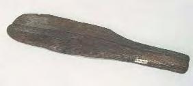 74. Lopatã. Ocna Mureº, jud. Alba. Lemn. L: 32 cm; LA: 8/3,5 cm. Perioada preistoricã (epoca bronzului?).