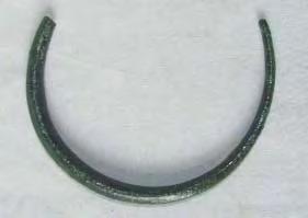 Întocmit: Horia Ciugudean 81. Colier. Pãnade, jud. Alba. Bronz. D: 10 cm. Perioada târzie a epocii bronzului.