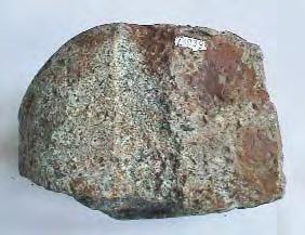 94. Ciocan de minerit. Bãile Figa, oraº Beclean, jud. Bistriþa-Nãsãud, albia Pârâului Sãrat (partea inferioarã). Piatrã de culoare cenuºiu-verzuie (greutate 2,900 kg). L: 14,6 cm.