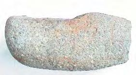 103. Ciocan de minerit. Bãile Figa, oraº Beclean, jud. Bistriþa-Nãsãud, albia Pârâului Sãrat (partea inferioarã). Piatrã de culoare cenuºiu-verzuie (greutate 1,740 kg). L: 17,5 cm.